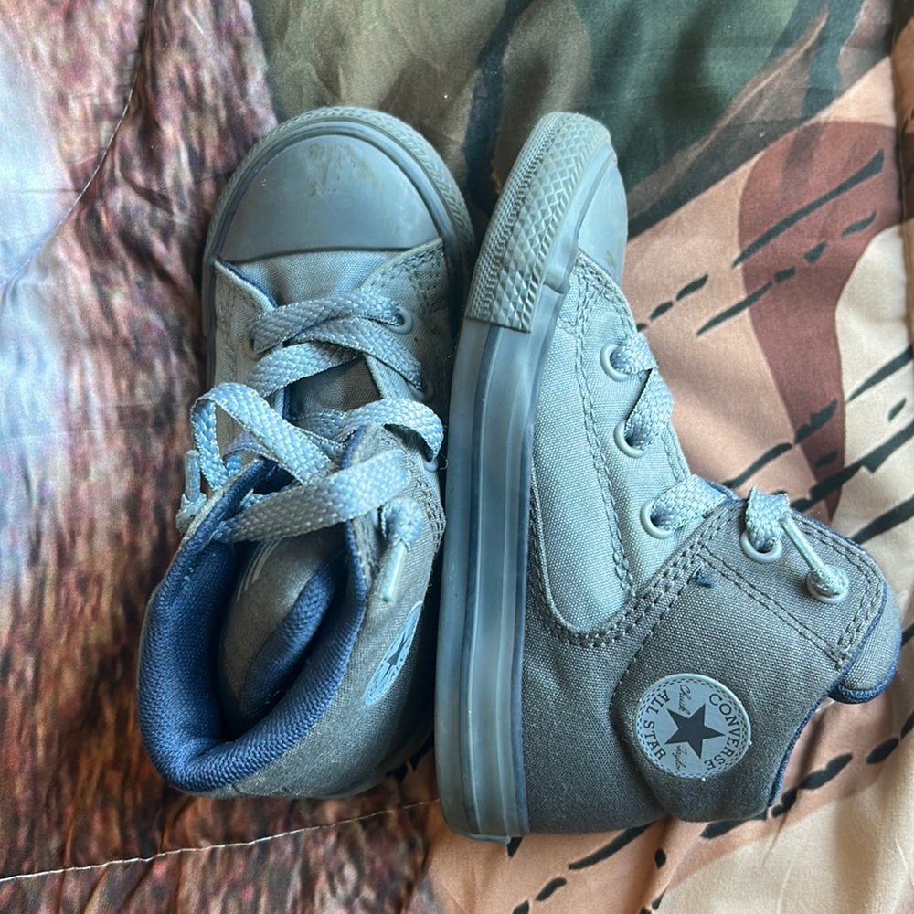 Boys size 8 high top converse